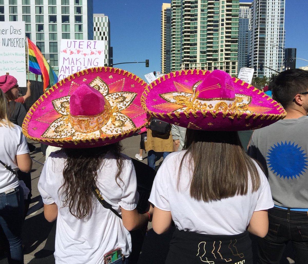 @CSaizar Sombrero rosa Mexicano listo, que  me ha acompañado a varias marchas 🤞🏼