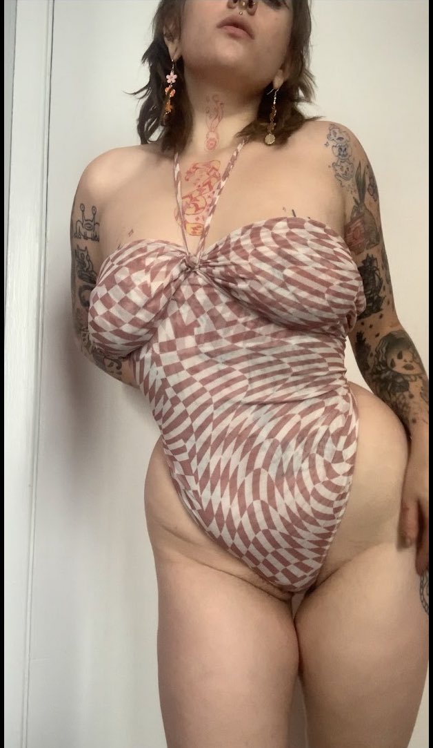First day back! Come see me at <a href="/ClubMadellyn/">ClubMadellynJae</a> west tomorrow if you want your long weekend to be the best one❤️
4-10 
Call: 613 523 6199
Text: 343 600 0642