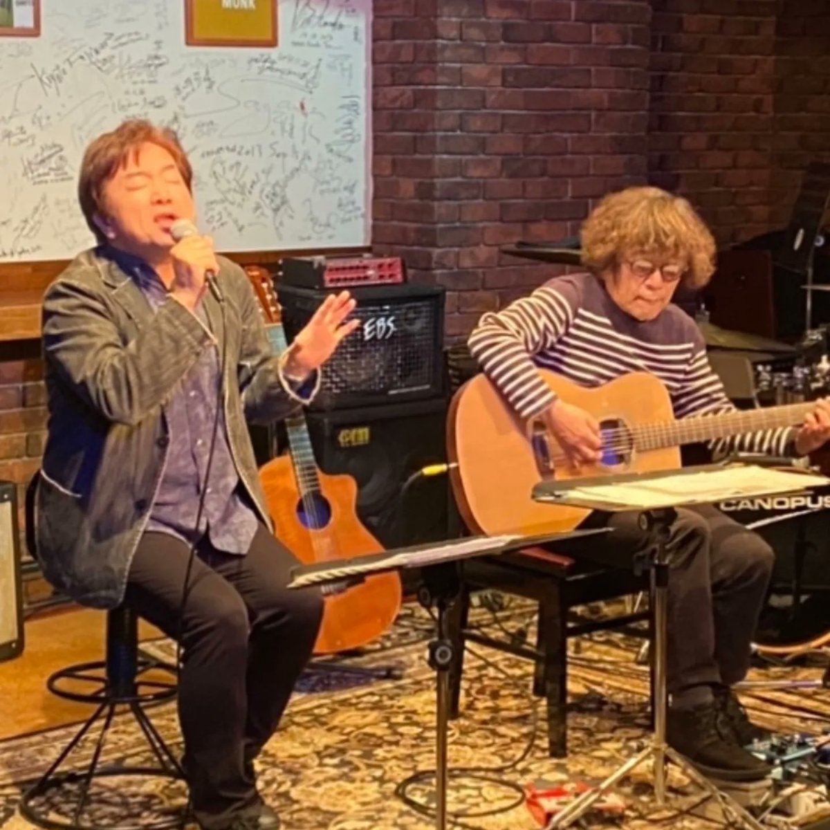 445_ROCK's tweet photo. 🎙おはようございます☁
今日はコチラでライブ♫
お天気持ちますように✨
僕たちは 12:10~出演🎸
来てね~
#liveearth
#トークアンドライブ
#マルシェ #キッチンカー https://t.co/FhBjwLH5lF