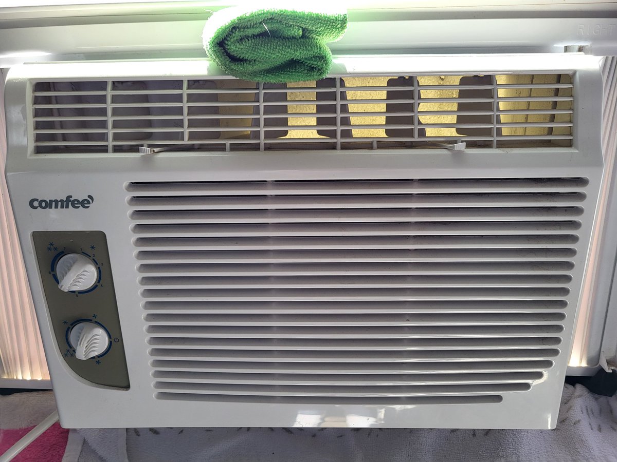 bridagul's tweet photo. One of my favourite times of the year in #Toronto

The annual it's time to put the air conditioning unit in the bedroom and turning it into and icebox for the very hot summer.

#SummerInThe6ix #Summer #SummerTime #SummerSummerSummerTime
#Toronto #ItsGettingHotInHere https://t.co/tO4V743ff8