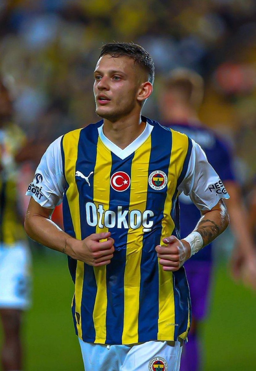 🟡🔵 ÖZEL - Fenerbahçe’de Sebastian Szymanski, derbide kanatta görev yapacak. Son taktik antrenmanında orta alanda Djiku, Fred ve Mert Hakan Yandaş görev aldı. @ertansuzgun