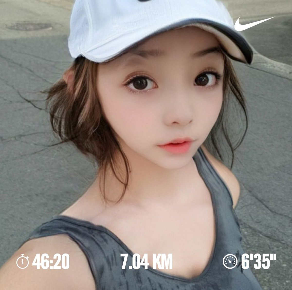 今日は家族でお出掛けと言うことで４時半起きでランニング🏃‍♀️🎵 先日のお仕事がハード過ぎたせいか、カラダが重くて不調でした😖 少し走っただけで汗だくだわ😃💦 #カコジョ陸上部 #ランニング #女装 #ブラトップ #モーニングラン