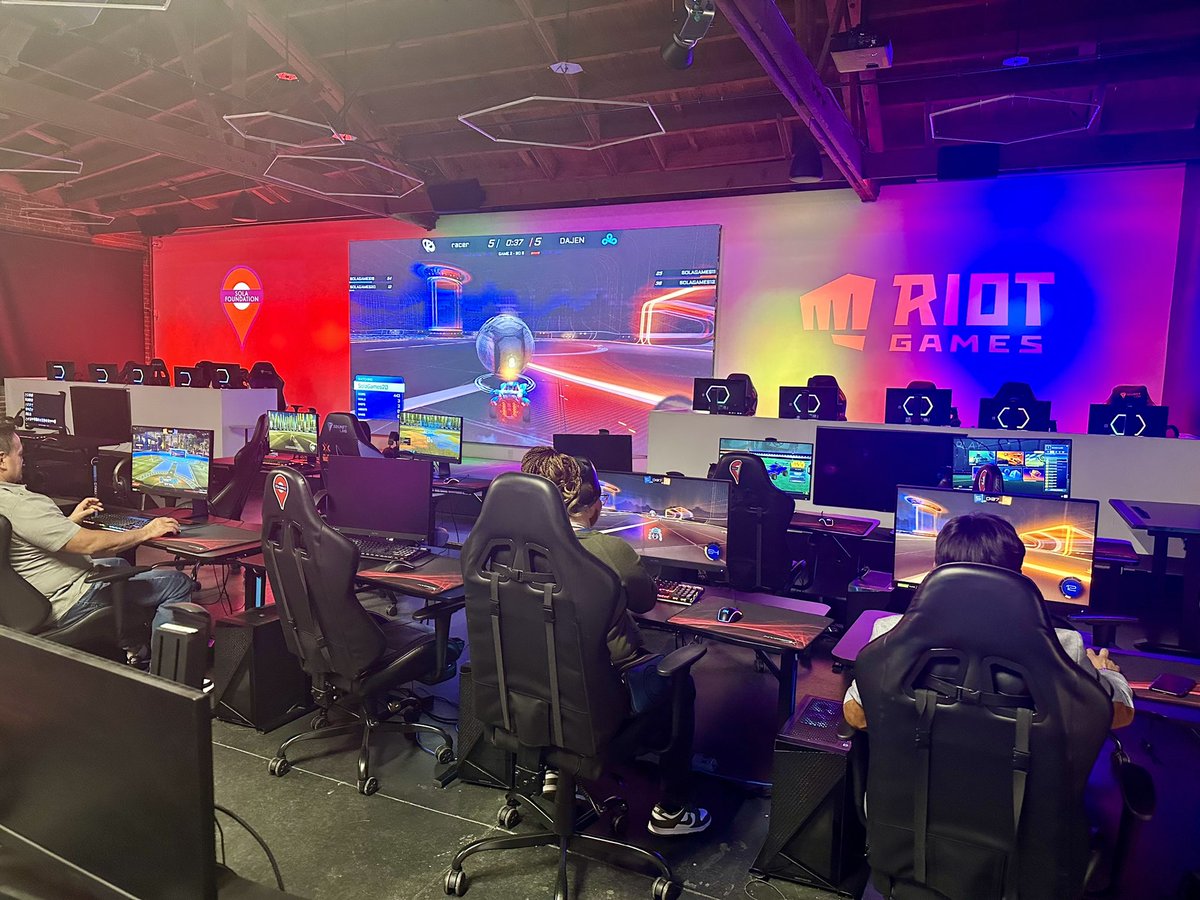 During the #CS4LAUSD Conference our #LevelUpLA champions showcased their journey and accomplishments with visitors in the @SoLaImpact Esports Arena! Shortly after, @LASchools educators engaged in a LIVE esports competition! Game on! 🎮🏆