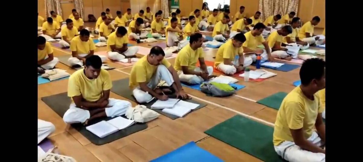 🌟 Under the initiative of President BWWA Smt Smita Agrawal, 70 BSF personnel completed a transformative 4-week yoga course! #YogaTrainingInBSF #PresidentBWWA #SmitaAgrawal