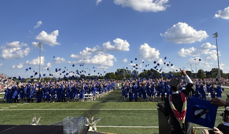 LWEGriffins's tweet photo. Congratulations LWE Class of 2024! 💙🖤 https://t.co/naaeTqQJot