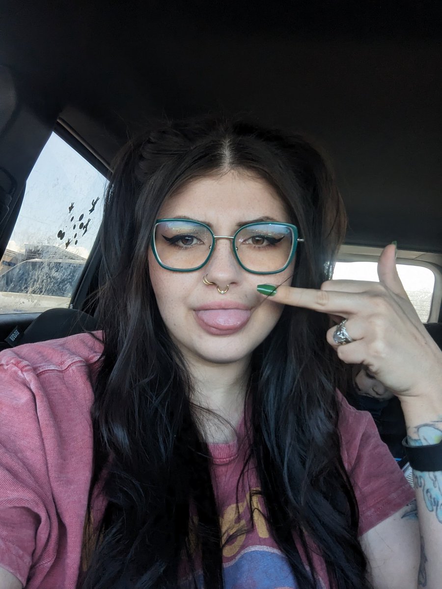 _magicmomma's tweet image. Booooooo u whore