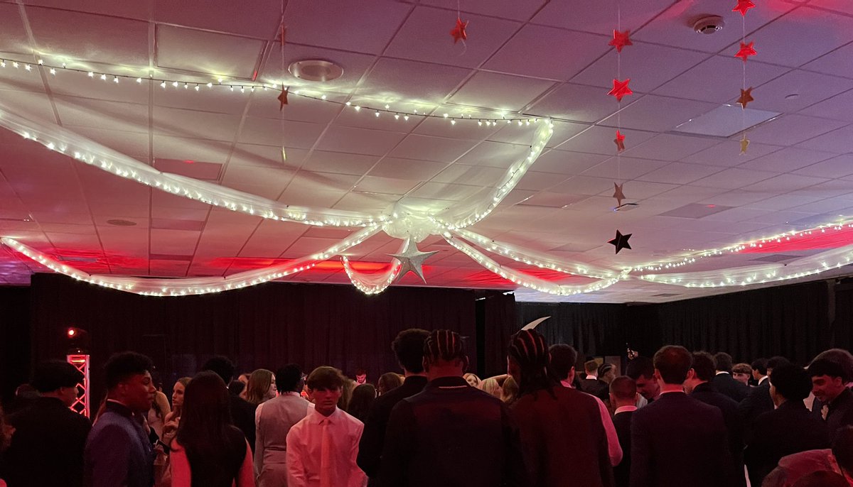 MBteach14's tweet image. Junior Prom: Under the Stars 🌟 fantastic event from Mr. Scibilia,  Ms. Sacco and the Junior Class student gov’t! #isliprising @isliphs