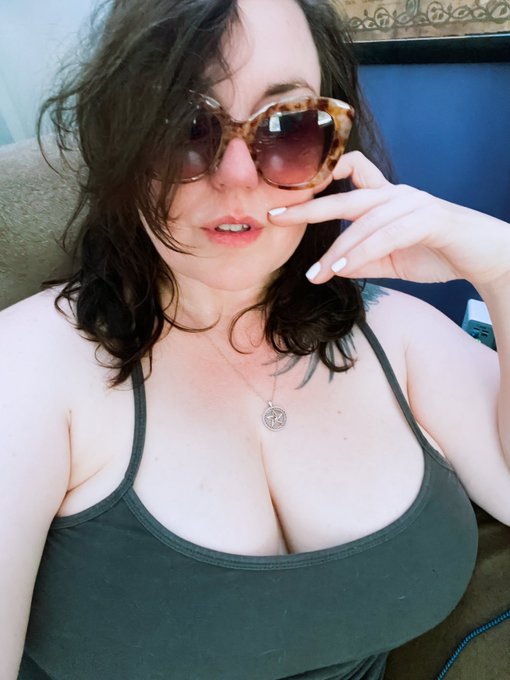 It&rsquo;s glorious outside and here I sit playing Dead by Daylight.  Went to the lake earlier though! Time<a href="/tag/curvy"class="tags"><span>#curvy</span></a><a href="/tag/porn"class="tags"><span>#porn</span></a><a href="/tag/bigboobs"class="tags"><span>#bigboobs</span></a><a href="/tag/milf"class="tags"><span>#milf</span></a><a href="/tag/bigtits"class="tags"><span>#bigtits</span></a><a href="/tag/manyvids"class="tags"><span>#manyvids</span></a>