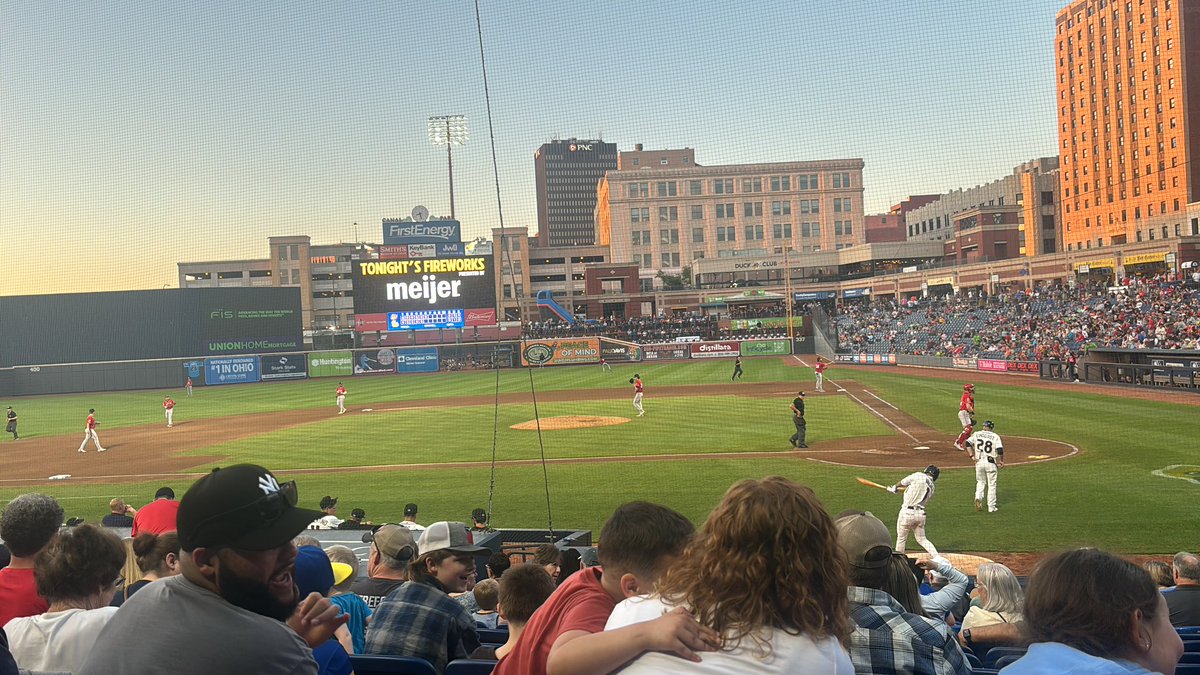 Perfect night in Akron. Guards are doing decent too?