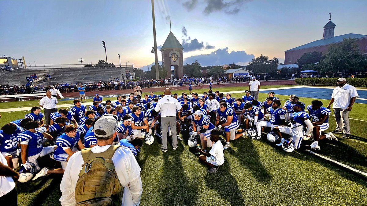 Jesuit hosted the back-to-back Class 4S State Champions tonight, Lakeland, in the spring game, and the Dreadnaughts prevailed, 37-3.

Coach Thompson tells the Tigers they need to be relentless, every day, in preparation for the fall.

#AMDG #GoTigers #JesuitFootball