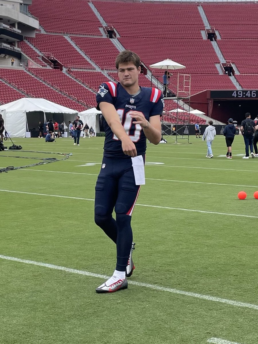 The Patriots silver pants look is far superior to the blue on blue pajamas.  

It’s not even close.