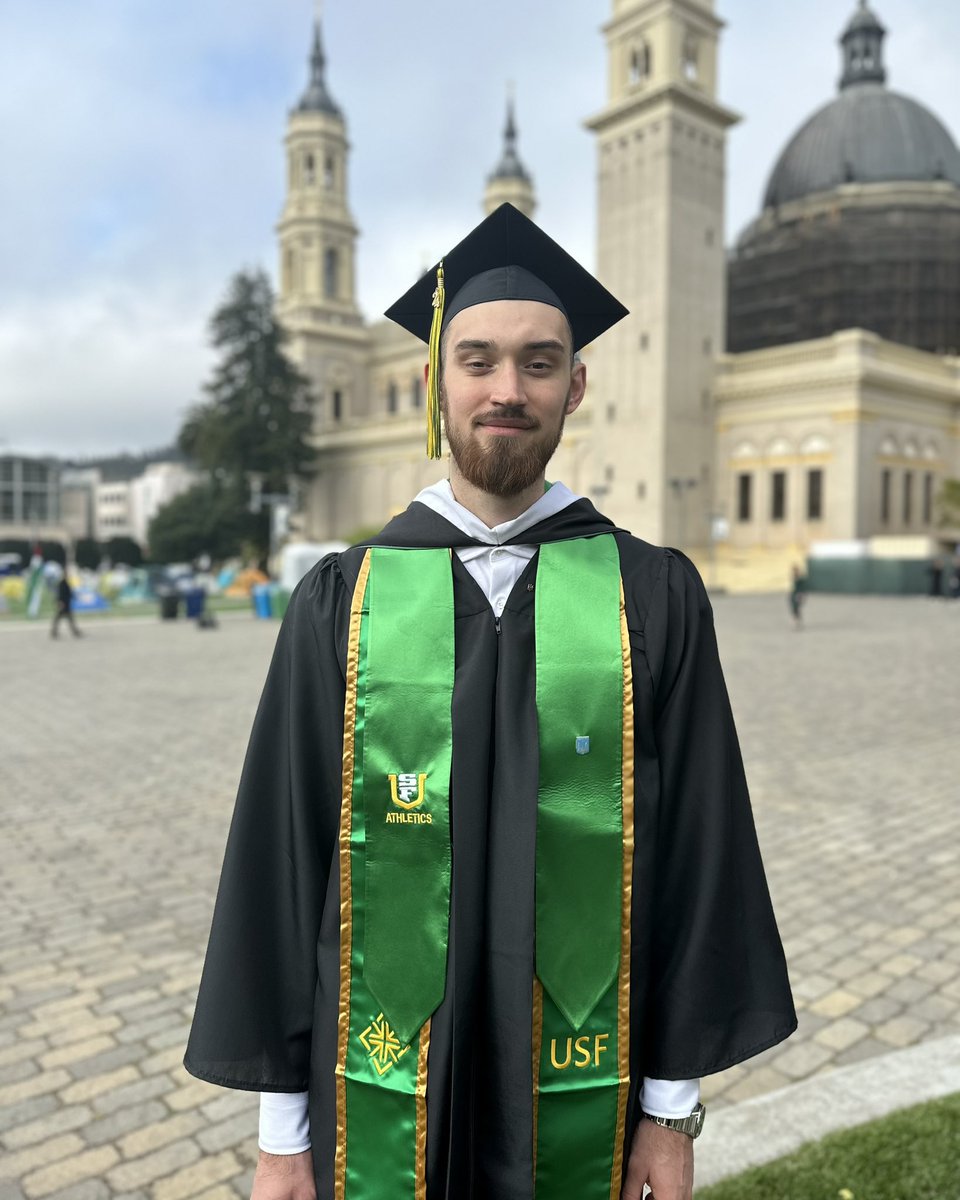 Congratulations to our 2024 graduates! Josh, Justin, Isaiah, Robby, Jake & Vova 🎓 #USFDons | #WCChoops