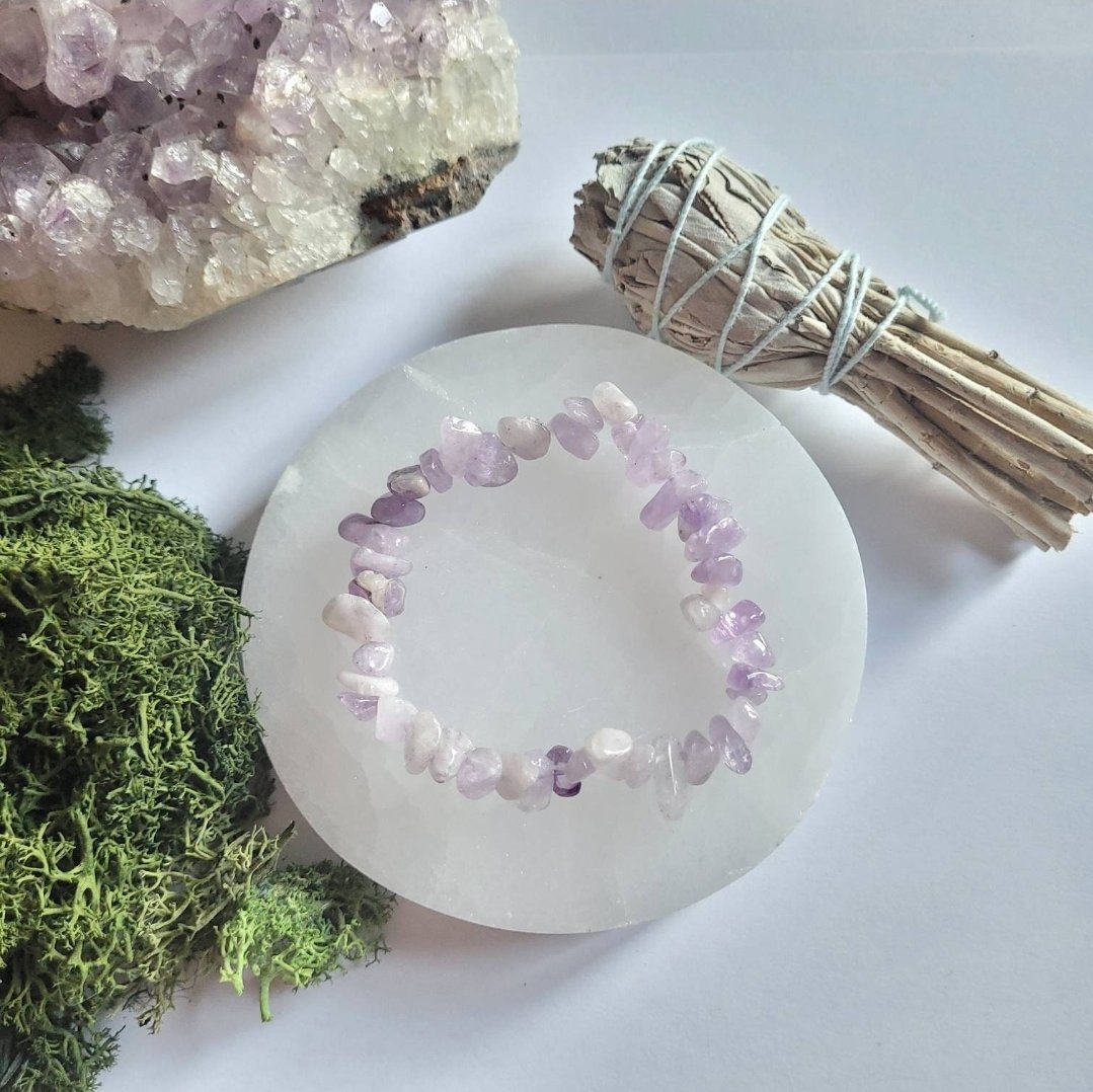 Lavender Amethyst promotes peace, eases stress, heightens awareness, and relieves physical and emotional pain. 💜 thewildwoodlandwitch.etsy.com #MHHSBD #EarlyBiz #UKGiftHour #UKGiftAm #SundayFringe #UKCraftersHour #WelshCraftHour #craftmakersuk