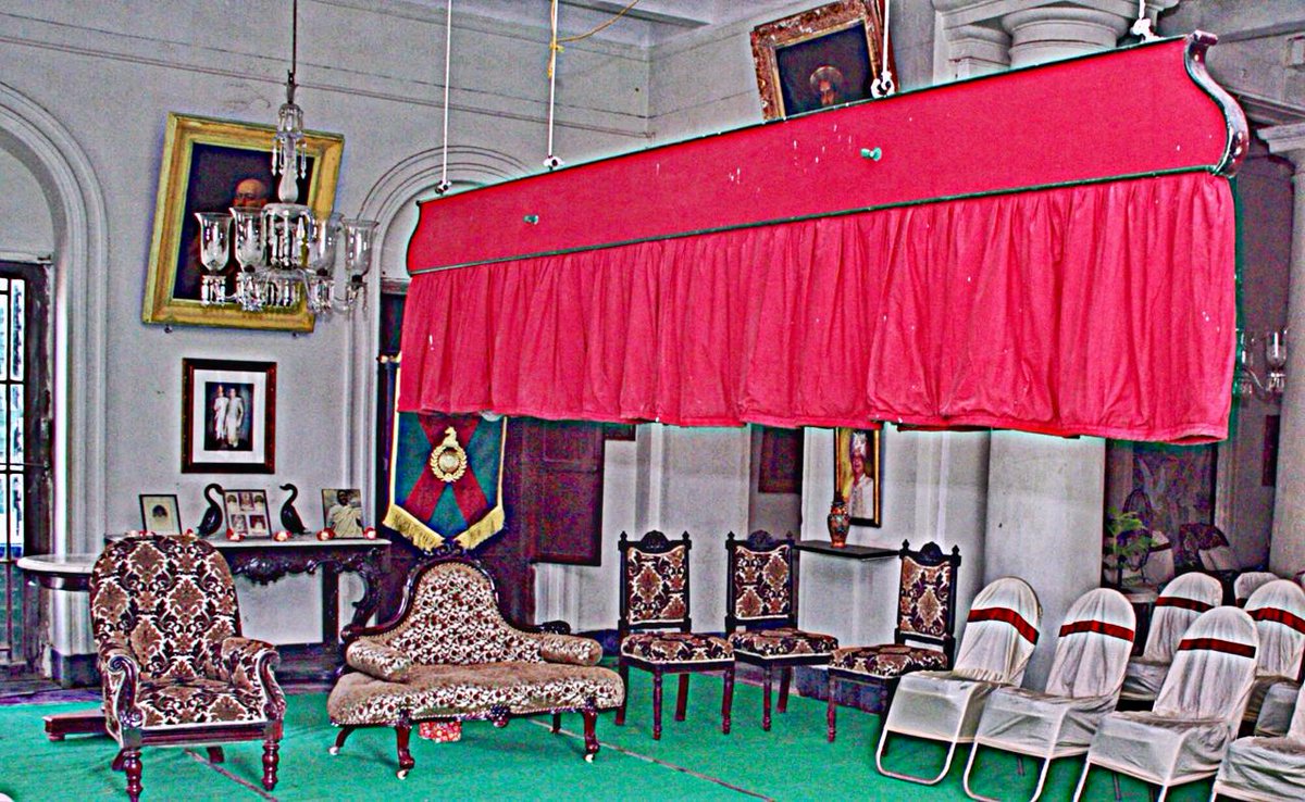 Gaddi Room at Baganbati, Chakdighi, Burdwan. #Bengal #Heritage #history #decor #rajput #culture #lifestyle #rajbari #bengaltourism #zemindary #burdwan #westbengal #india #filmshooting #architecturephotography #interiordesign #staircase #architecturephotography #heritagetourism