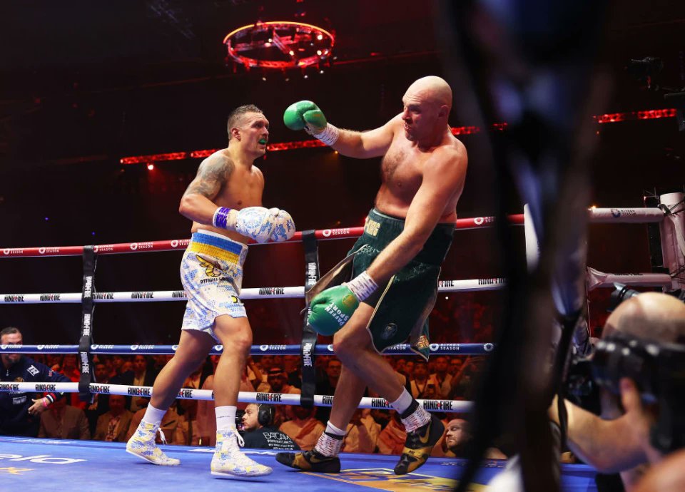 🇺🇦 Ukrainian boxer Oleksandr Usyk becomes an undisputed world heavyweight champion! We congratulate Oleksandr for his historic victory 🥊 Thank you to all athletes who proudly hold the Ukrainian flag and prove nothing can stop us. #SportsDiplomacy Photo: Getty Images