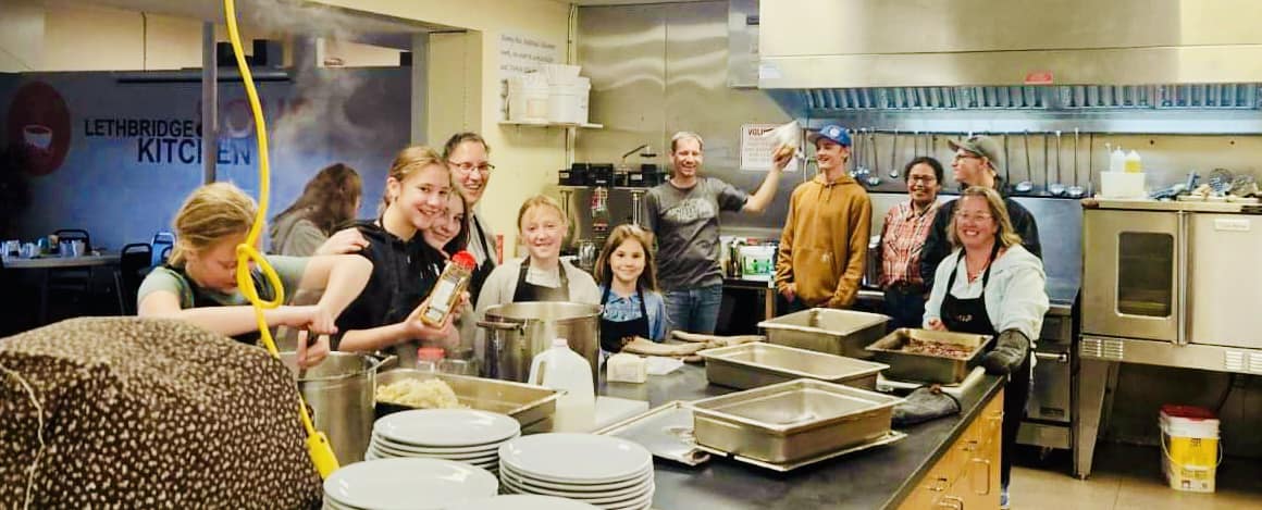 Lethbridge Soup Kitchen
This group from Grace Community Church came to prepare and serve 124 guests a hot meal tonight…
#lethbridge @GlobalLeth