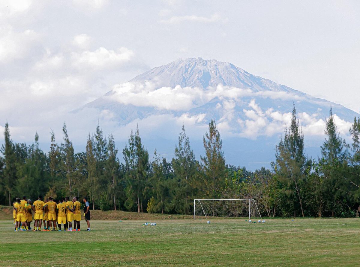 The beauty of Tanzania, Mount Meru, Arusha 🇹🇿 📷 @YoungAfricansSC