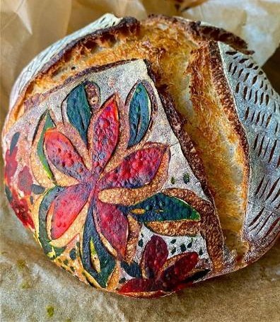 Rachel Ryle, an artist in Brooklyn, New York paints bread with food colouring #WomensArt