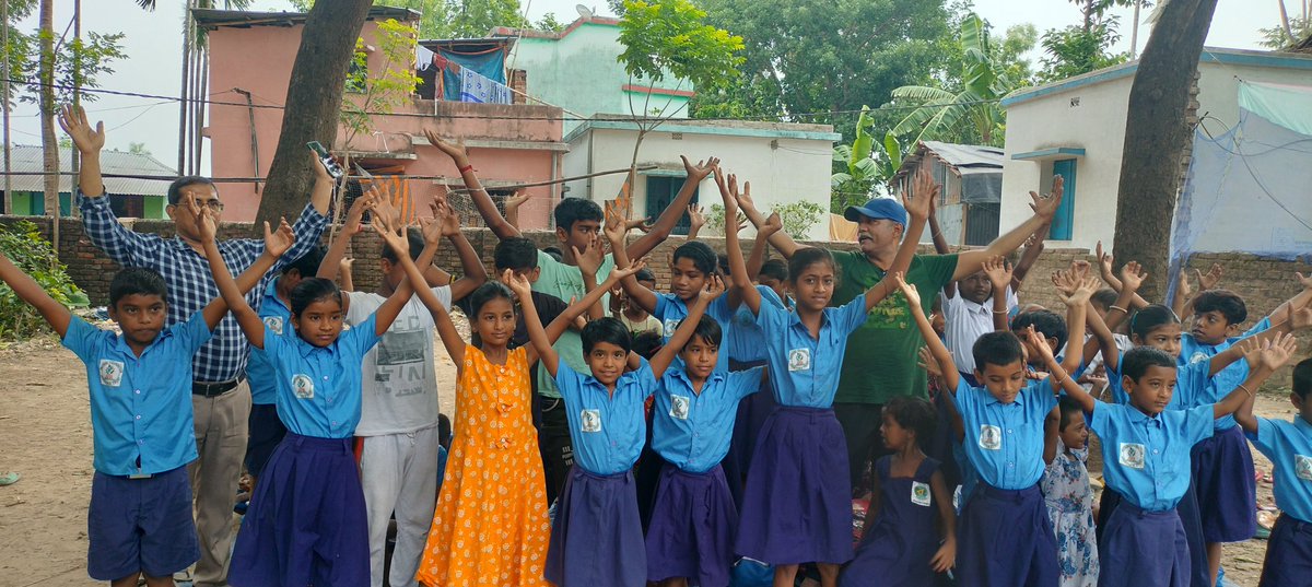 andamancsr's tweet photo. My summer vacation feels truly meaningful when I spend a few hours and do a lot of nature conservation activities '#Parivesh ka #Pathshala'with the children of unpaid #Nonformal school run by #Prithivi #foundation 'ArshiNagar' #Nabadwip,#West #Bengal. https://t.co/1bhTiV16fX