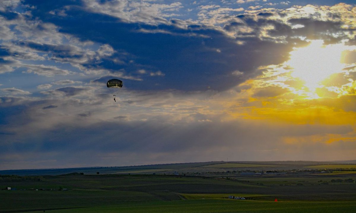 Is there a better way to start your day? Or end it... During exercise #SwiftResponse 24, more than 13,000 multinational Paratroopers conducted 6 near-simultaneous Joint Forcible Entry-Airborne operations into Estonia, Moldova, North Macedonia, Poland, Romania, and Sweden #AATW