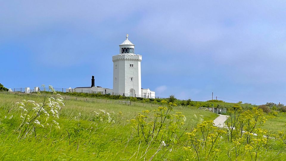 Thank you to Ralph Lombart for today's #PhotoOfTheDay of South Foreland Lighthouse in St Margaret's Bay, Dover. 📸