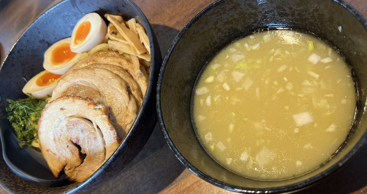 上横場　麺屋 飛翔

鶏つけ麺　塩　＋チャーシュー＋味玉

近場でサクッと

粘度低めのトリポタージュつけ汁
クセがなく美味しい

ご馳走様でした☺️♪☆☆☆