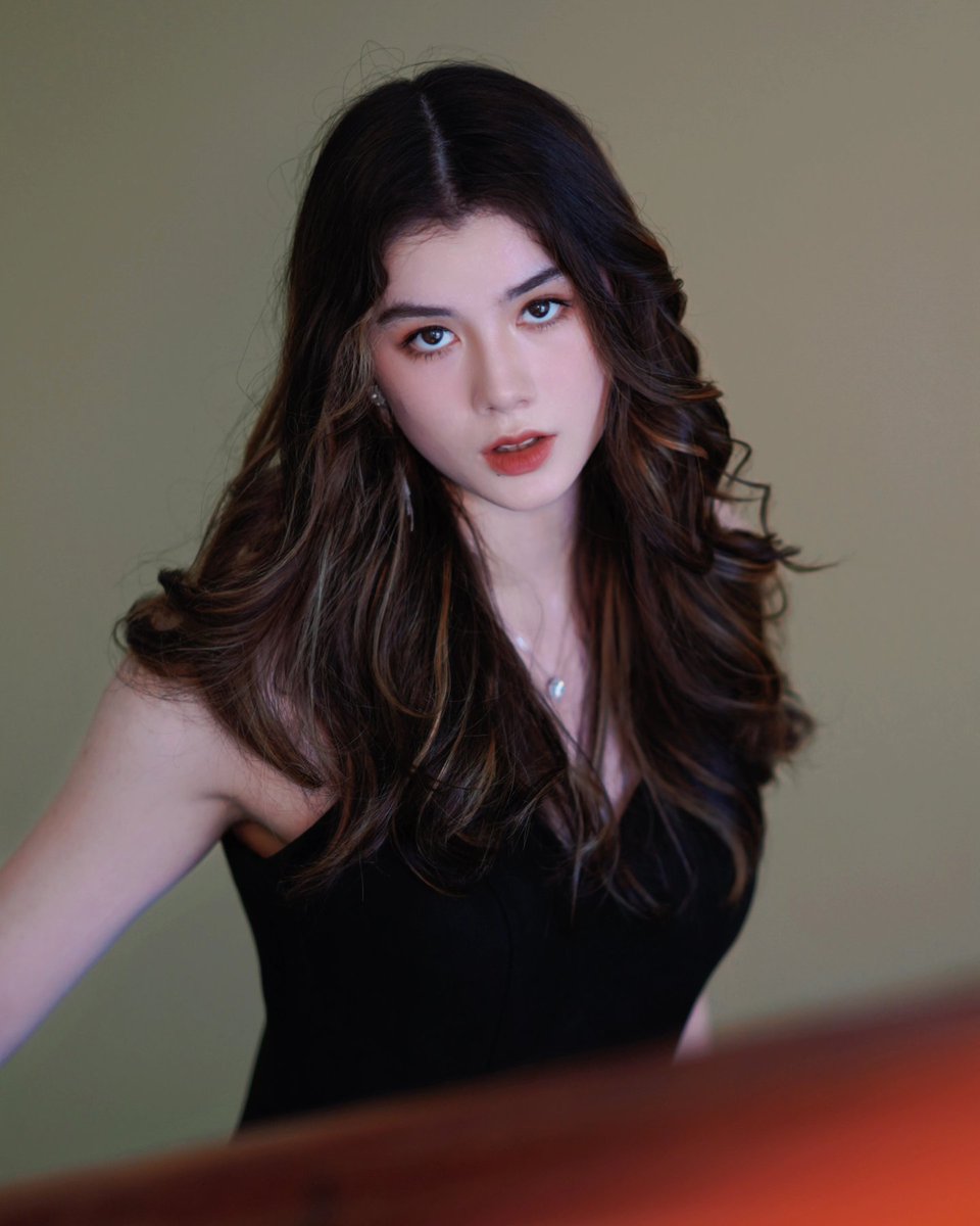 Seattle_Star999's tweet photo. photoshoot in black dress 💞
#foryoupageシ #photoart https://t.co/Odt8PjyunB