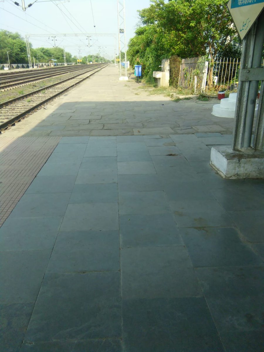 स्वच्छ रेल स्वच्छ भारत के तहत जबलपुर रेल मंडल के कटनी स्टेशन परिसर में आयोजित साफ सफाई व्यवस्था। @gmwcrailway @wc_railway @RailMinIndia