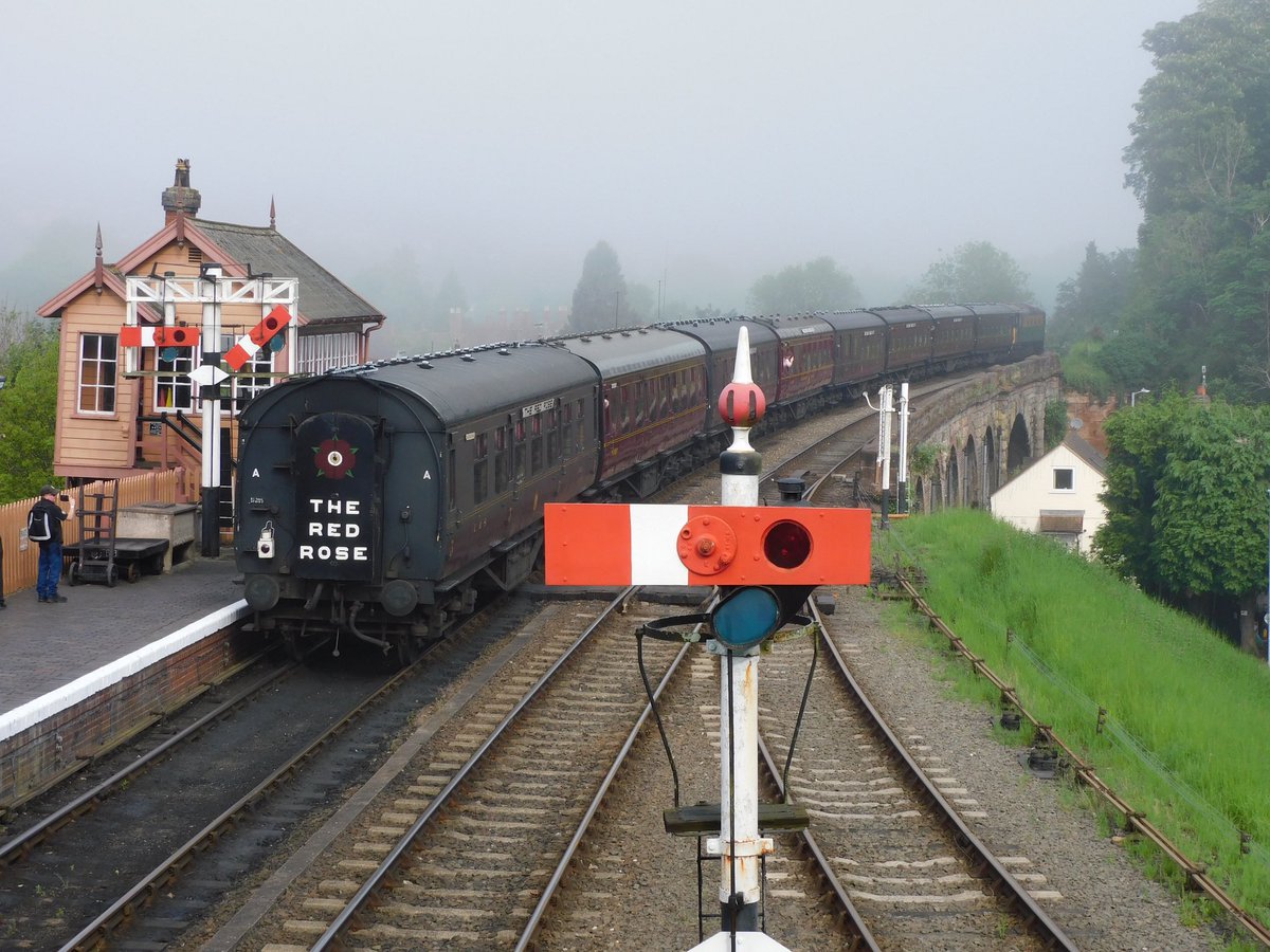 kingy69beard's tweet image. #SemaphoreSunday and #SignalBoxSunday from Bewdley featuring D8568 &amp;amp; 20048, D182 and 33108