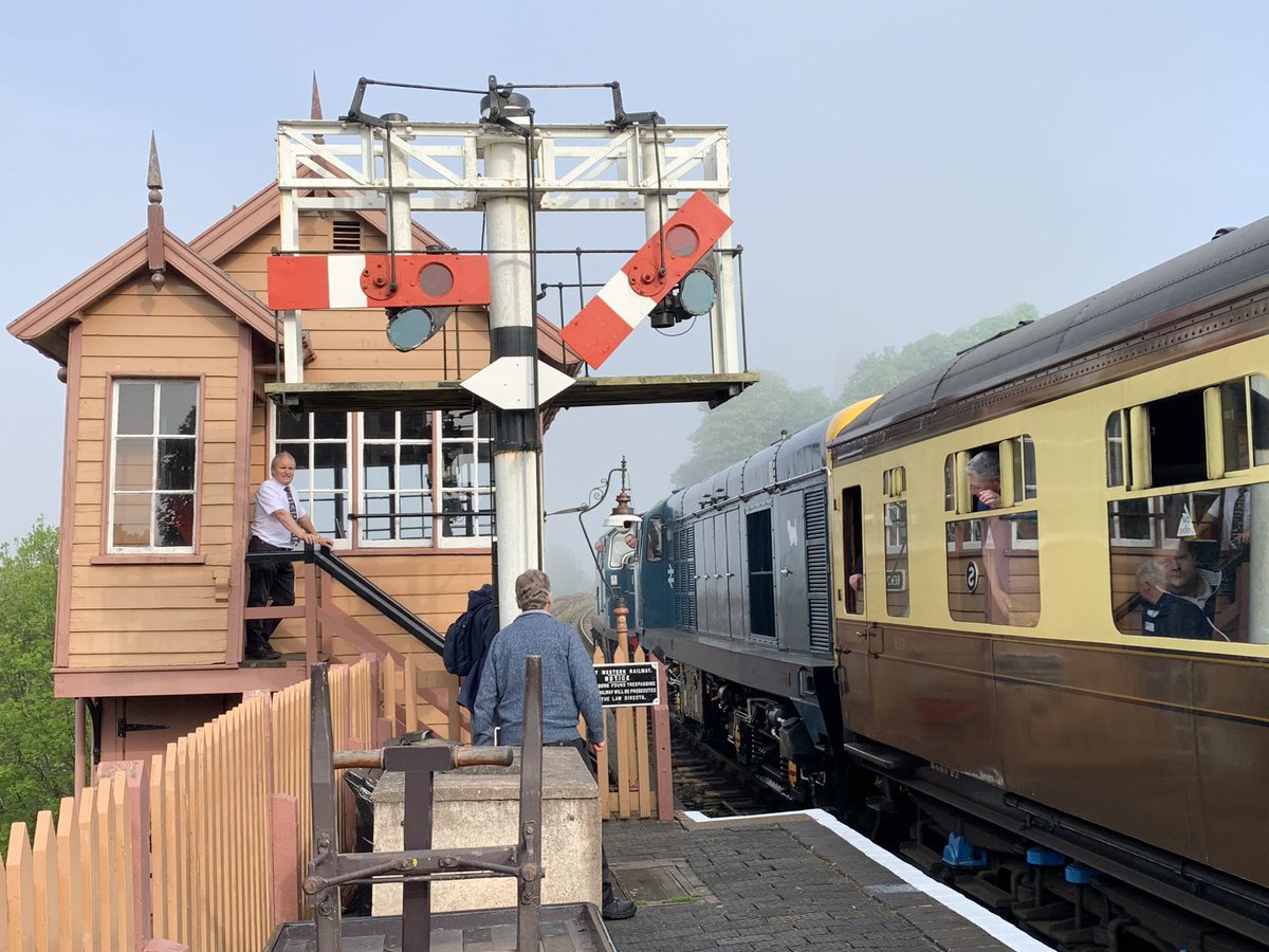 kingy69beard's tweet image. #SemaphoreSunday and #SignalBoxSunday from Bewdley featuring D8568 &amp;amp; 20048, D182 and 33108