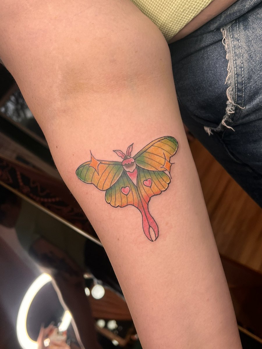 grlpwrart's tweet photo. my last few apprentice tattoos 💘✨🙈 #apprenticetattoo #tattoo https://t.co/YBUnwdqmG9
