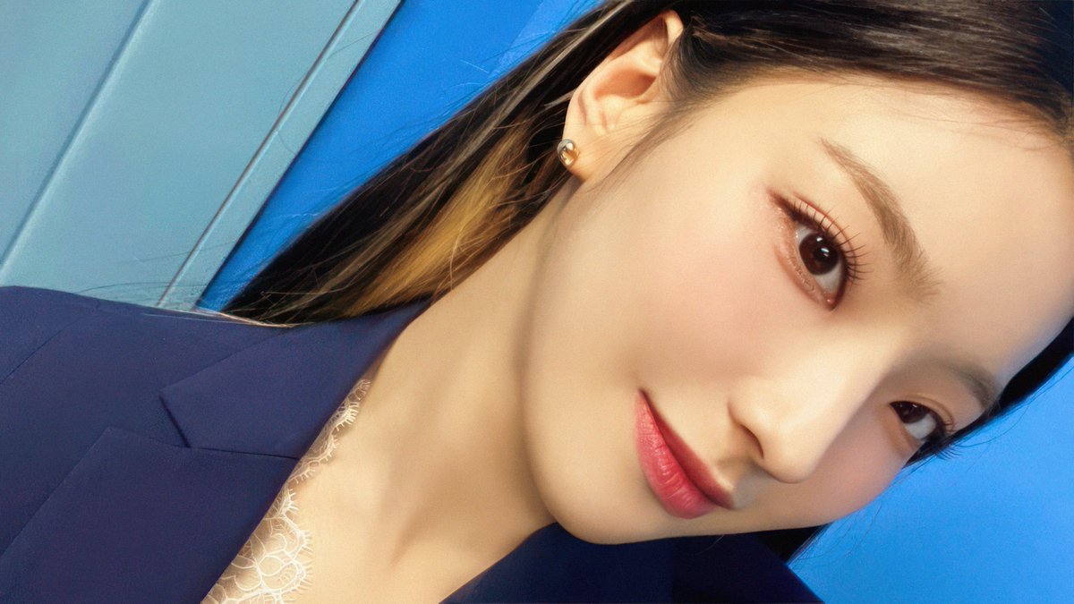 saerom of fromis_9 ❤🤍💜
from twitter, cropped, upscaled to 4k
from #letmeKnow_KPOP 230427

#LeeSaerom #Saerom #이새롬 
#fromis_9 #프로미스나인 
#wallpaper
