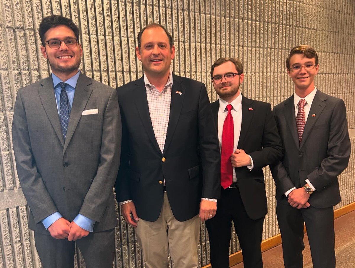 KYHSReps's tweet image. Today our State Chairman @BLacefieldKY had the opportunity to go to the Kentucky Republican Party State convention and meet with @RepAndyBarr and @RepHalRogers