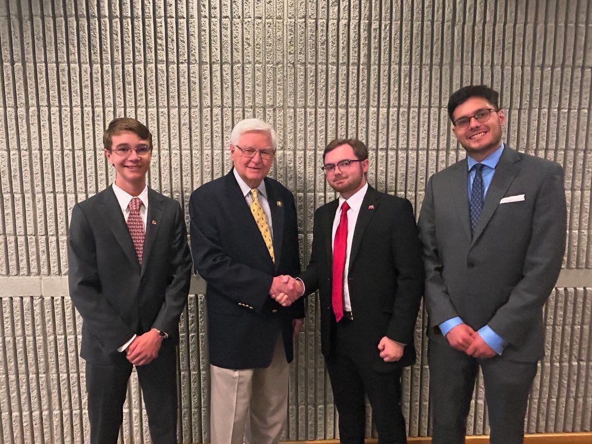 KYHSReps's tweet image. Today our State Chairman @BLacefieldKY had the opportunity to go to the Kentucky Republican Party State convention and meet with @RepAndyBarr and @RepHalRogers