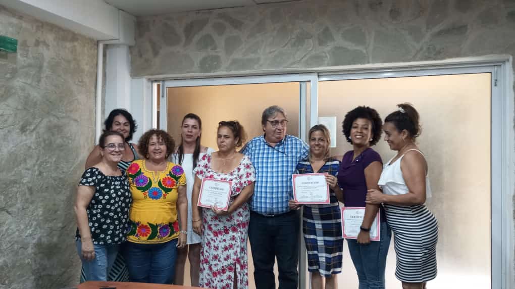 Ellos son como el oxígeno para los pulmones 🫁‼️

📌Al concluir el 4️⃣ Entrenamiento a directores provinciales de Información y Comunicación Social agradecimos al @IcsCuba y su  Escuela Ramal por el excelente diseño del programa.

#ComunicaciónSocial
#Cuba #LasTunas