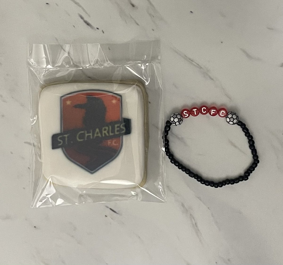 Thank you @MudpuppyUltras for the awesome gifts tonight!  Best fans around!!