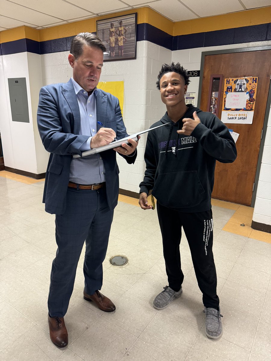 Mr. Superintendent stopped by The H to deliver a BIG-TIME scholarship…and he signed some yearbooks along the way 😎

Love to see it. Relationships Matter 🙌🏾

#ForTheH #DawgLife #LMHS #WeAreTheCulture #ItsBiggerThanUs #WorkLeadWin