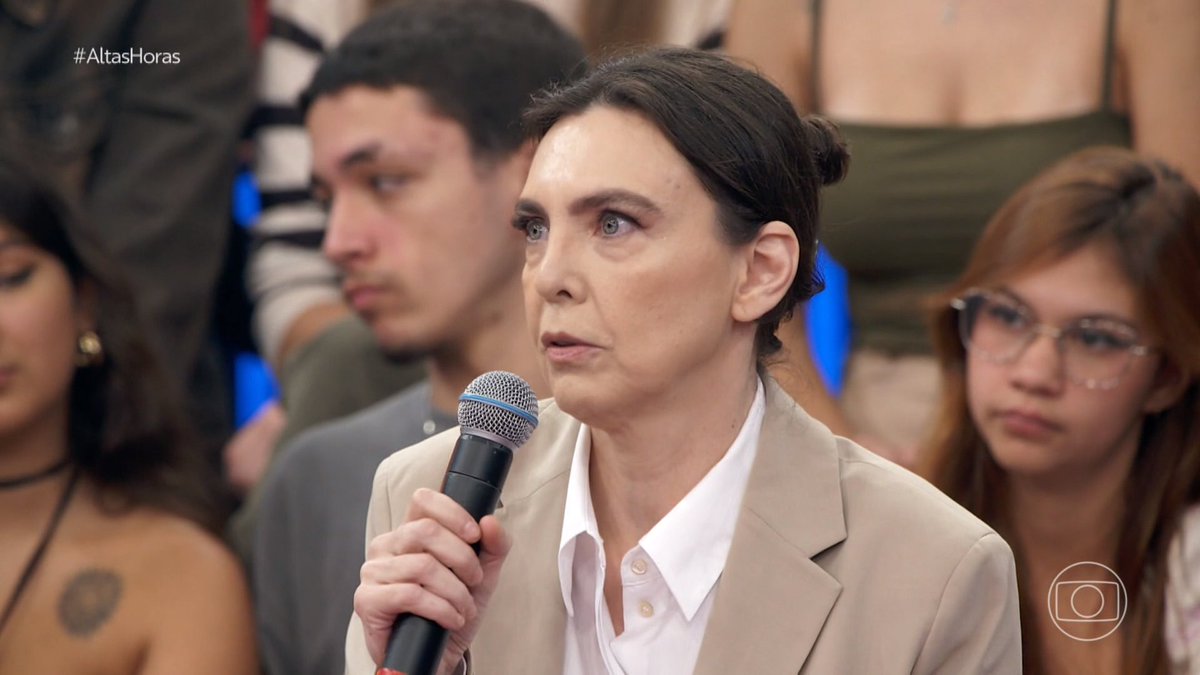 ZAMENZA's tweet photo. "A gente costuma dizer que o que tá acontecendo no Rio Grande do Sul é uma tragédia. Mas não é uma tragédia. Tragédia é o que acontece sem a mão do homem. E isso era um drama anunciado." (Adriana Calcanhoto) #AltasHoras https://t.co/3ObpVvYYkm
