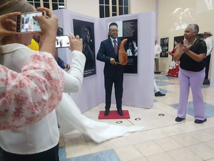 La escultura en cera policromada del Maestro Adalberto Álvarez, el Caballero del Son, quedó develada hoy en el Museo de Cera, de la ciudad de Bayamo, como parte de la celebración por el Día Internacional de los Museos. #ProvinciaGranma #CubaEsCultura