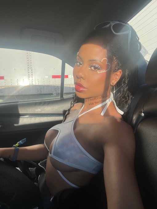 the queen of spending an hour and a half on my makeup and still not liking the end result but already<a href="/tag/x3show"class="tags"><span>#x3show</span></a>