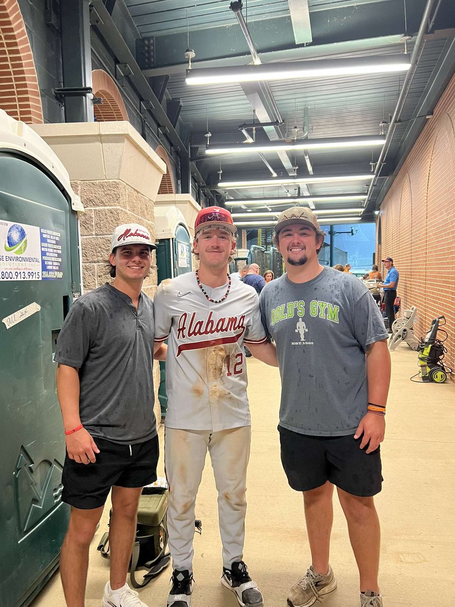 The <a href="/jucoroute/">#JucoRoute</a> brotherhood runs deep #3jucoDUDES <a href="/gagemiller06/">Gage Miller</a> <a href="/BryceEddington/">Bryce Eddington</a> <a href="/calebs1132/">Caleb Sanders</a>