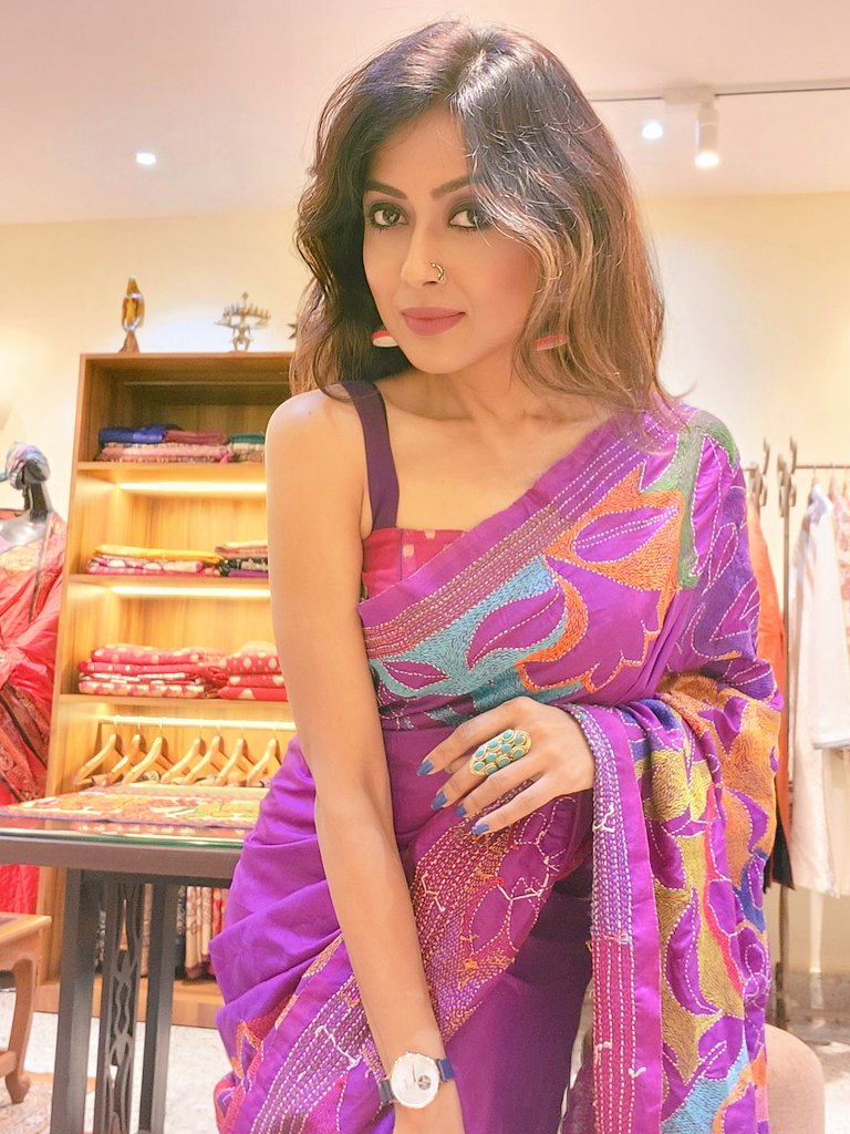 Reshmi_Bagchi's tweet image. দে তোরা আমায় , নূতন করে দে নূতন আভরণে....
@Shunyaaonline #saree #indian #kantha #colors #makeinindia #local