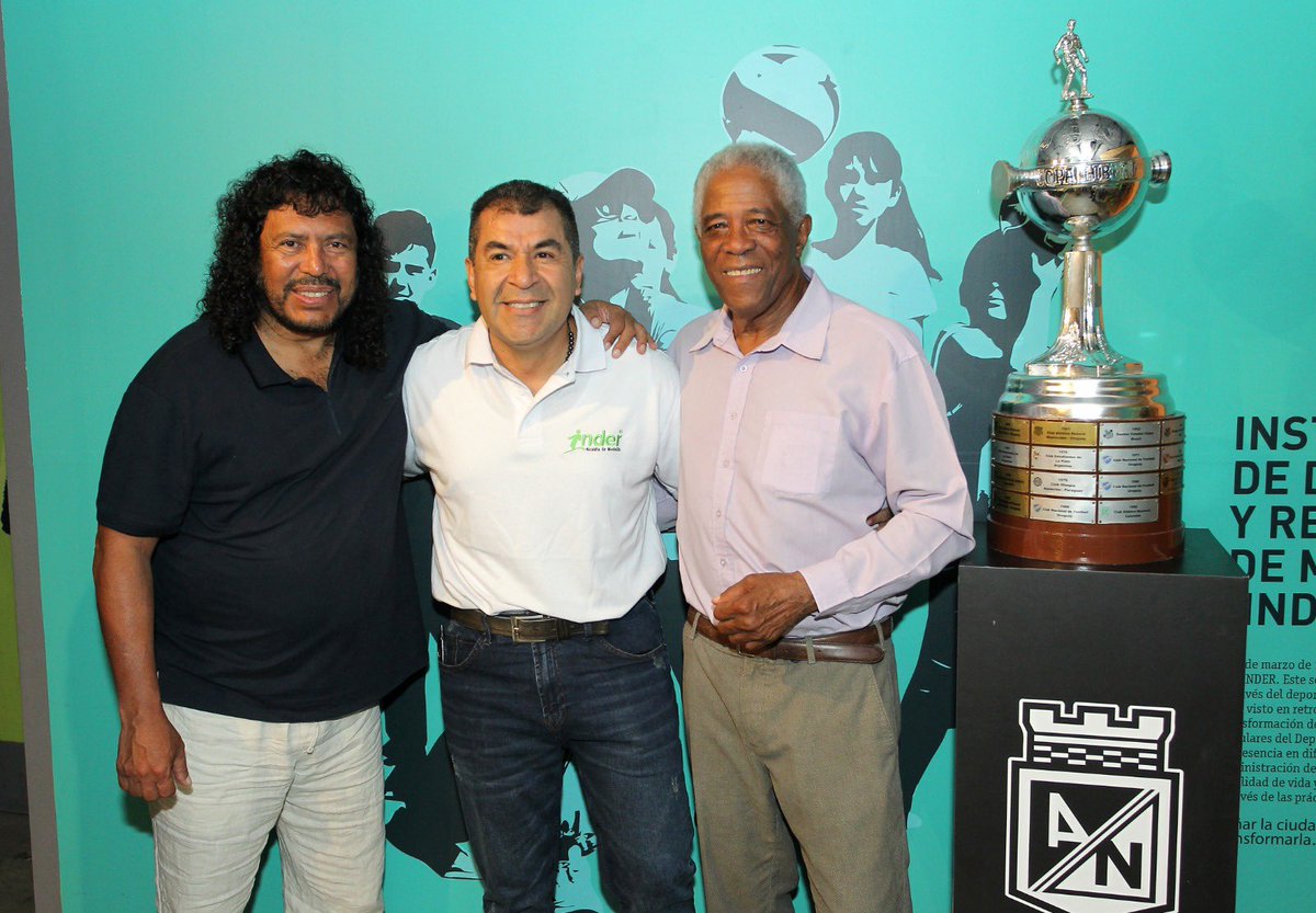 fredyholguinoso's tweet photo. Ellos: #RenéHiguita y #PachoMaturana. Leyendas del fútbol mundial. #MuseoDelDeporte del @INDERMEDELLIN @AlcaldiadeMed @nacionaloficial https://t.co/MarXgG2hm3