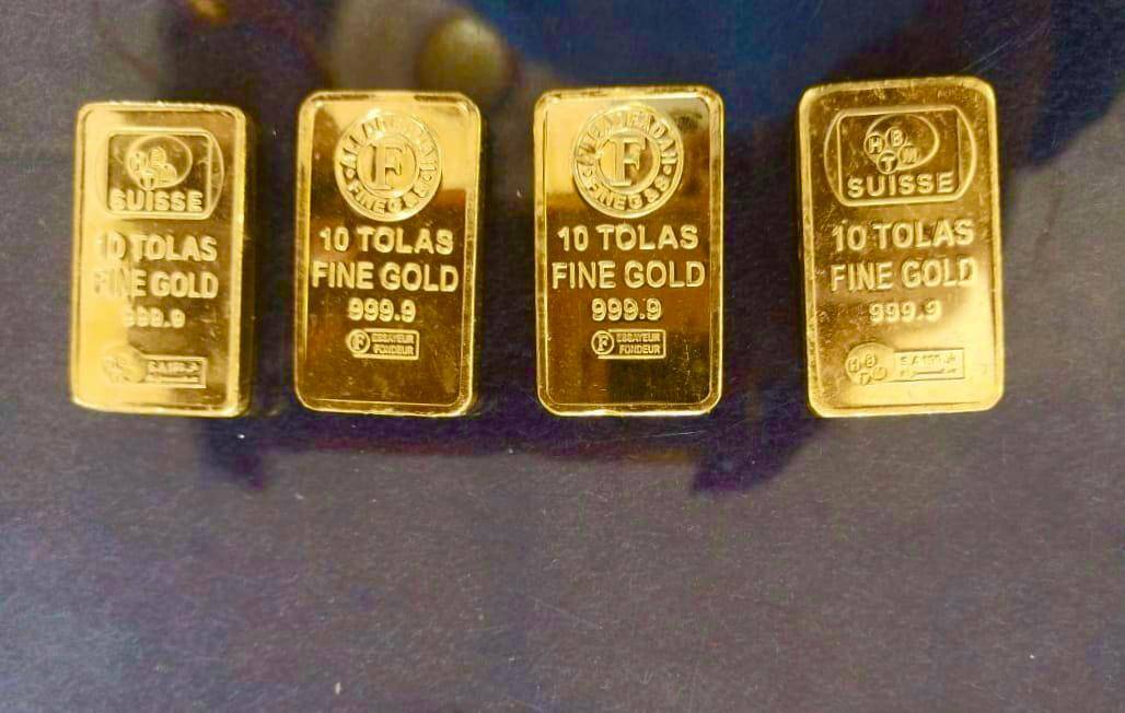 A major blow to smuggling racket . #BSF_Tripura troops thwart smuggling bid, recover 466 gms of gold valued at ₹36.6 lakhs and apprehend an Indian smuggler. #IndoBangladeshBorder #GoldSeizure #RCBvsCSK Bengaluru
