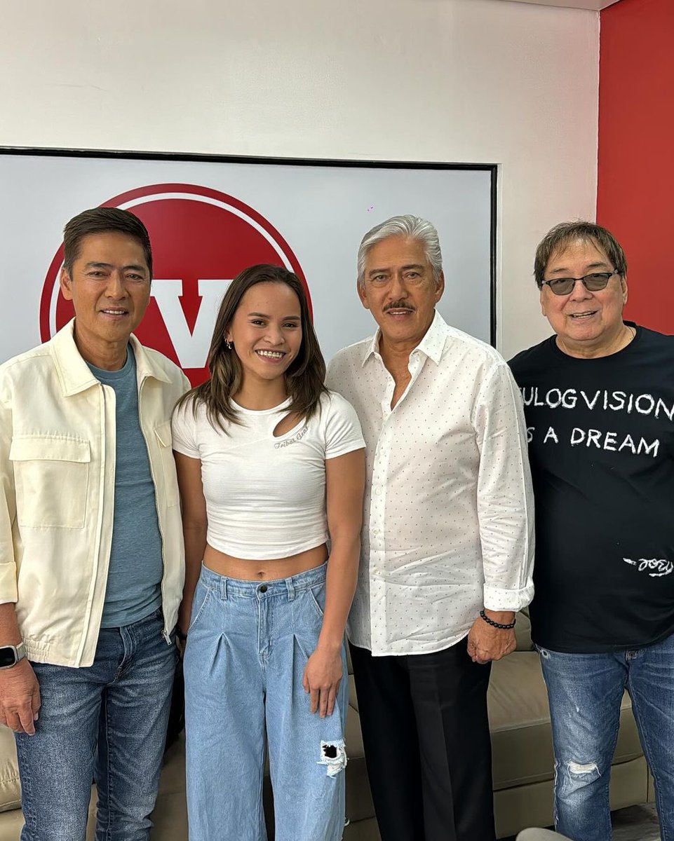 Sisi and the OGs of noontime TV! 🤩

Cherry Rondina shares a snap of her photo op with Eat Bulaga’s Tito, Vic, and Joey during her PeraPhy guesting.

#PVL2024
#TheHeartOfVolleyball 

📸 Instagram | @cherryann.rondina