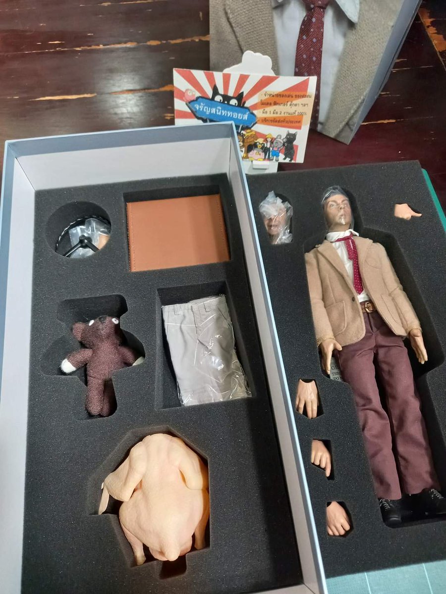 joily_k's tweet photo. 😆FIRE A018 1/6 MR. BEAN Rowan Atkinson Action Figure Toy Model 😆
✅ ฟิกเกอร์มิสเตอร์บีน มือ 2 สภาพสะสม ชิ้นส่วนครบ 
**ตำหนิ มุมกระเป๋าเดินทางมีรอยถลอกจากการเปิด-ปิด**
*** ตำหนิ กาวจุกรอยต่อหัวอะไหล่เสื่อมสภาพ ติดกาวเองได้***
⛔️ ราคา 2,500.- บาท รวมส่ง EMS #MRBEAN #RowanAtkinson https://t.co/SSOvrFTNhi