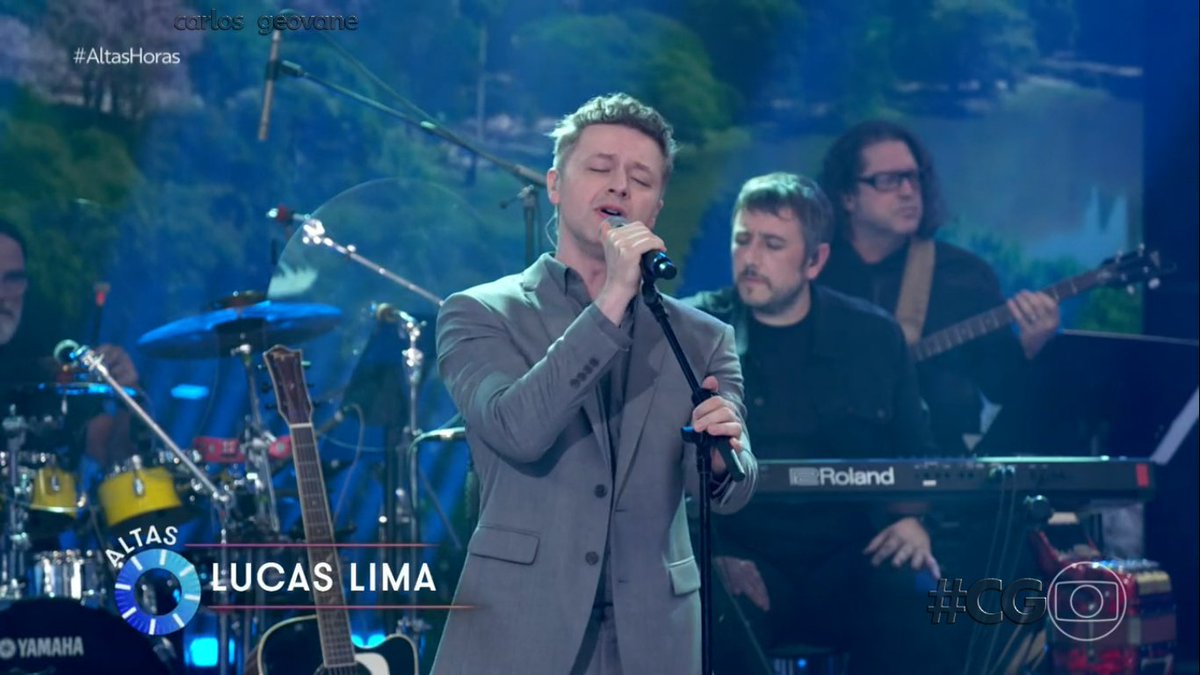 fefacolorada's tweet photo. "Quem ocupa o trono tem culpa, quem oculta o crime também. Quem duvida da vida tem culpa, quem evita a dúvida também tem".

Lucas Lima cantando Humberto Gessinger ficou lindo! 
#Altashoras https://t.co/pKDPM1OgcJ