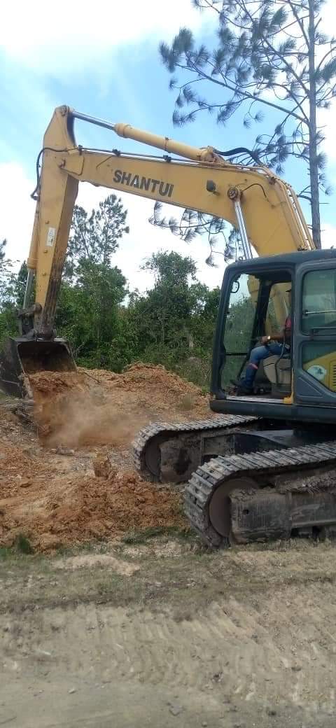 Brigadas y equipos de Recursos Hidráulicos trabajan para solucionar la avería de la conductora de 14 pulgadas en el municipio #Viñales #PorNuevasVictorias