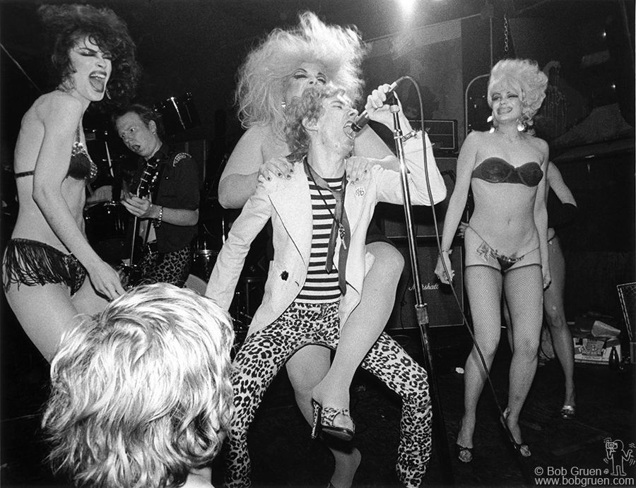 46 years ago Dead Boys with Divine and friends onstage at CBGB in New York City, May 1978. Photo by Bob Gruen #punk #punks #punkrock #oldschoolpunk #DeadBoys #stivbators #cbgb #history #punkrockhistory #otd