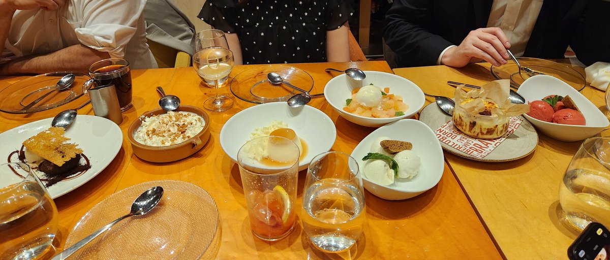 Tonight we gathered <a href="/penngihep/">@PennGIHep</a> <a href="/UPenn_CCEB/">UPenn CCEB</a> <a href="/UPennDBEI/">Dept. of Biostatistics, Epidemiology & Informatics</a> <a href="/PennLDI/">Penn LDI</a> in the house!
Unanimously, the house in which we wanted to be was that of the  inspirational <a href="/chefjoseandres/">Chef José Andrés 🕊️🥘🍳</a>.
An amazing dinner with amazing colleagues (yes, we may have ordered *every* dessert! 😂)
#DDW2024